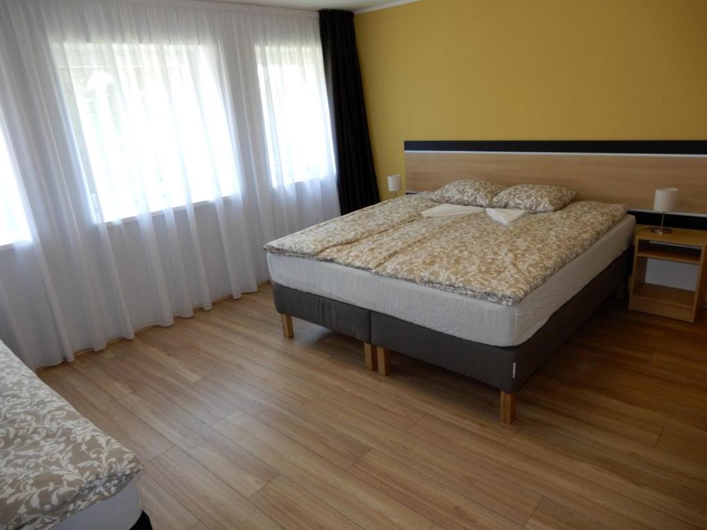 Romahegy Rendezvenyhaz Bed and Breakfast Kaposvár Εξωτερικό φωτογραφία